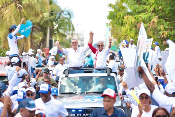 Luis Abinader recorre La Romana e Higüey en caravana