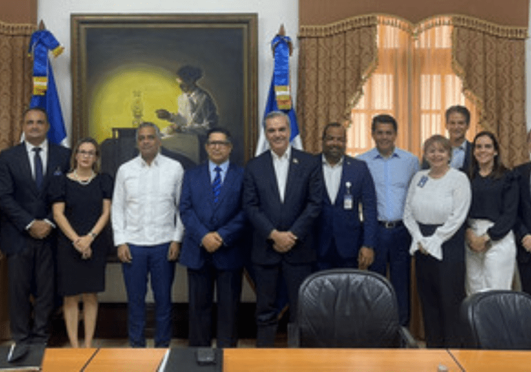 Abinader y empresarios tratan planes de inversiones en turismo