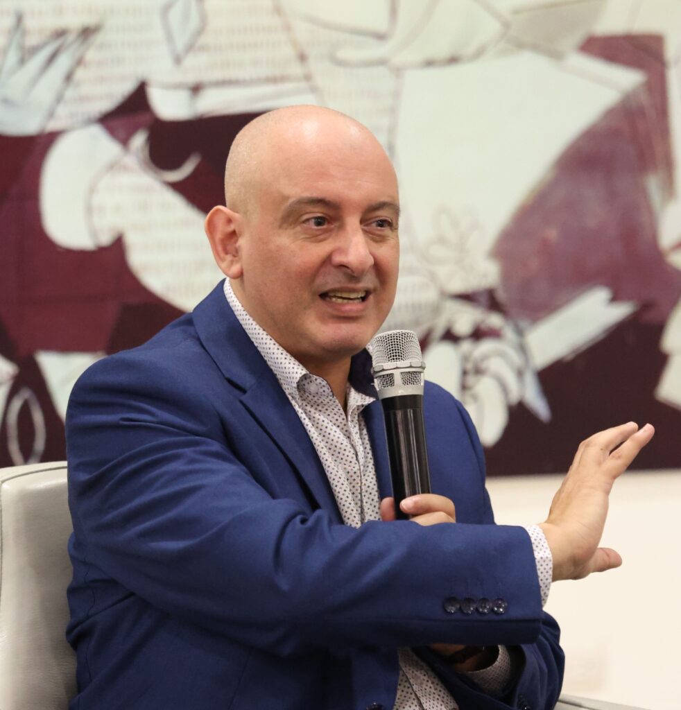 Experto internacional aboga por girar la mirada educativa hacia la Inteligencia Artificial (IA)