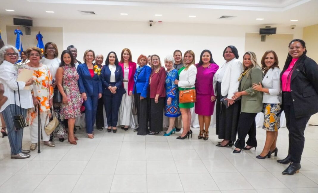 PARLACEN realiza conferencia sobre participación política de la mujer