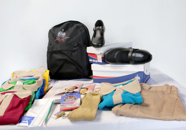 INABIE reitera directores de escuelas deben entregar kits escolares completos a más de 1.8 millones de estudiantes