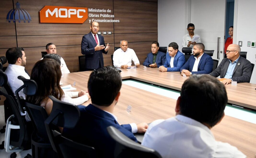 Gobierno entrega 14 millones de dólares para muelle de Manzanillo