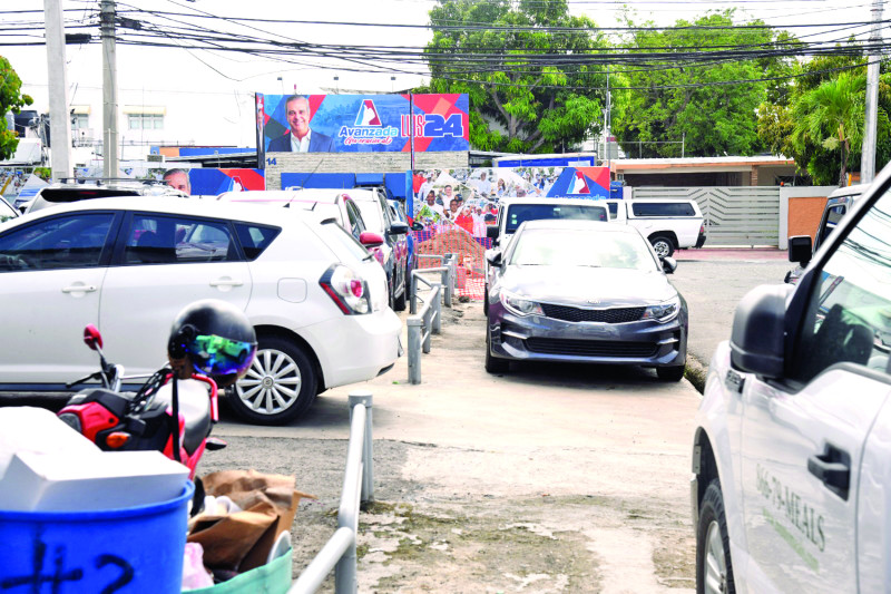 ADN advierte no permitirá a dealers y talleres uso indebido de calles y aceras