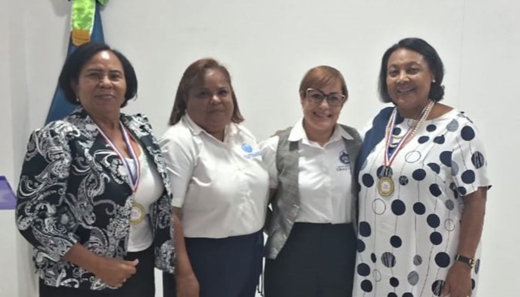 Reconocen enfermeras con más de 35 años de servicio