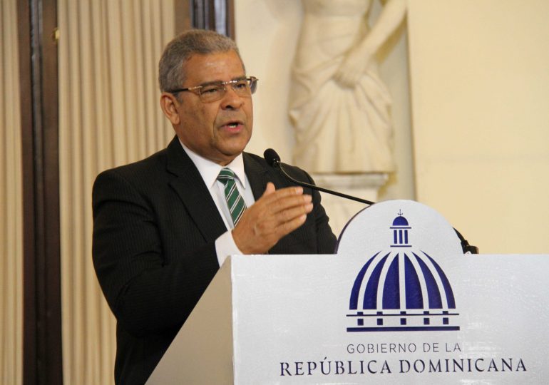 Hackean cuenta de WhatsApp a ministro de Administración Pública