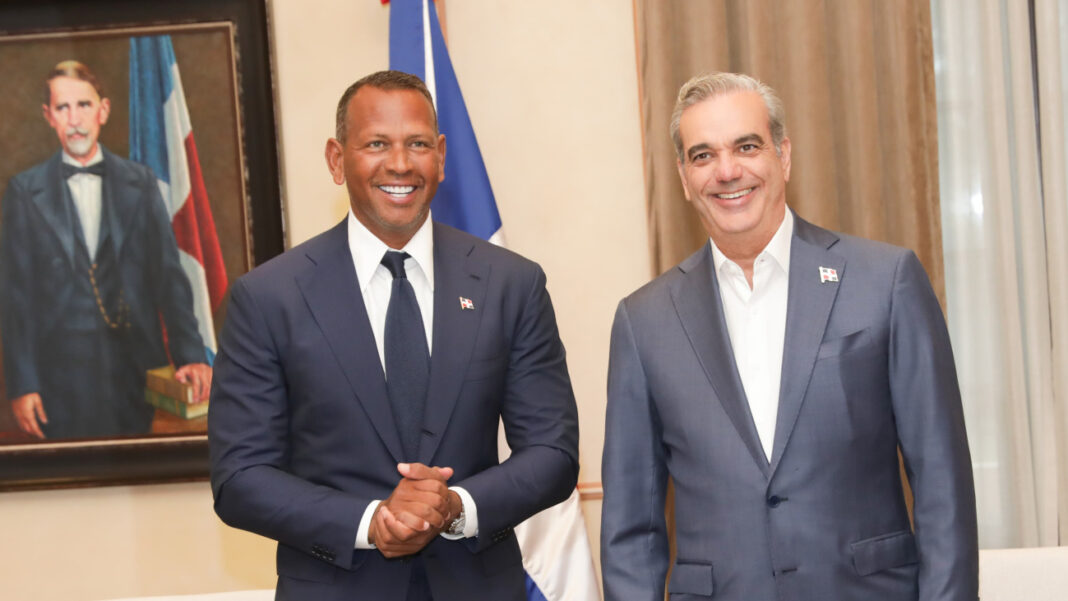 Abinader recibe en el Palacio Nacional al exbeisbolista Alex Rodríguez