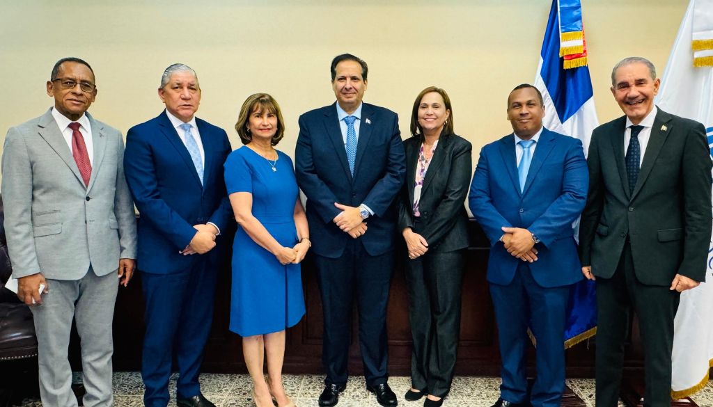 Impulsan especialización médica en RD con becas en el extranjero