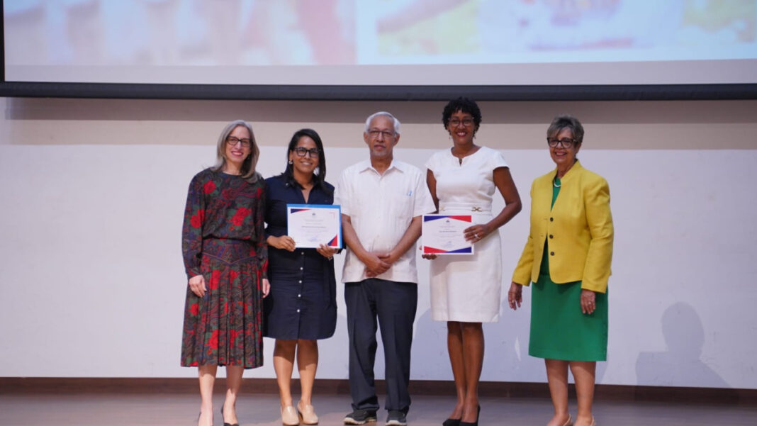 Minerd reconoce a docentes y centros educativos que alfabetizaron a más del 90 % de sus estudiantes