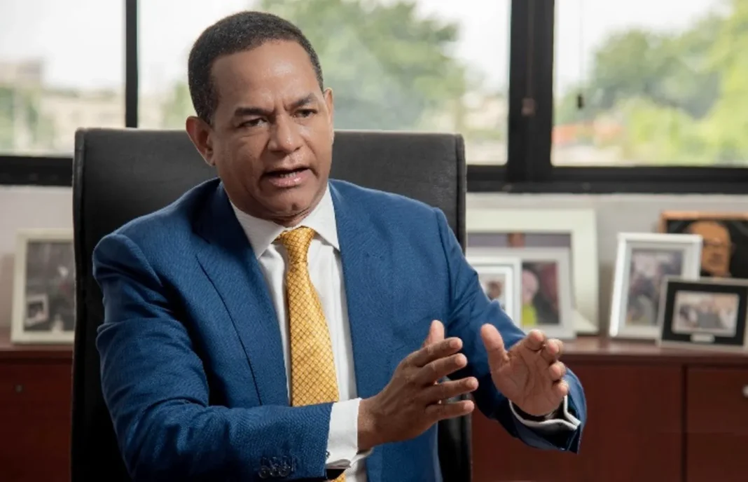 Julio César Valentín designado como Superintendente de Seguros