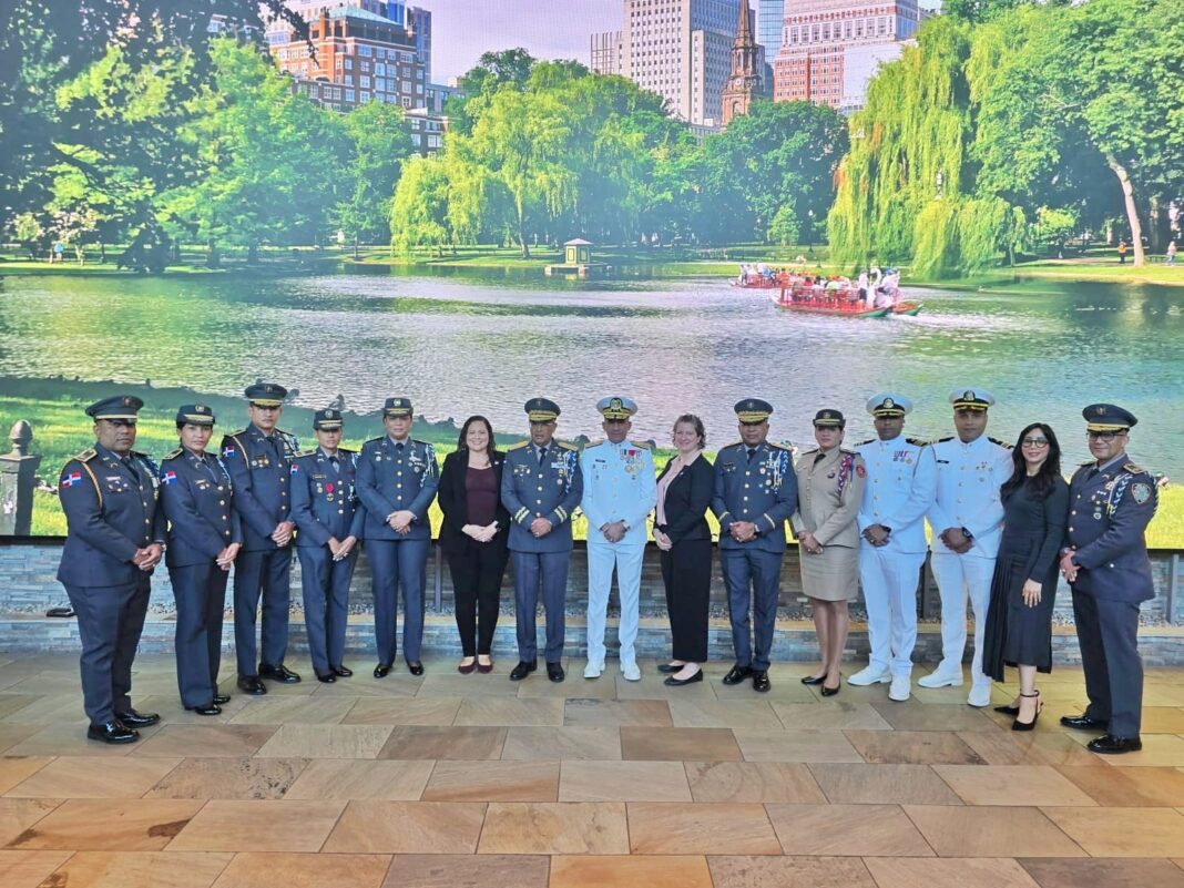 Delegación dominicana en la IACP: Gral. Guzmán Peralta y V.A. Cabrera Ulloa en Boston