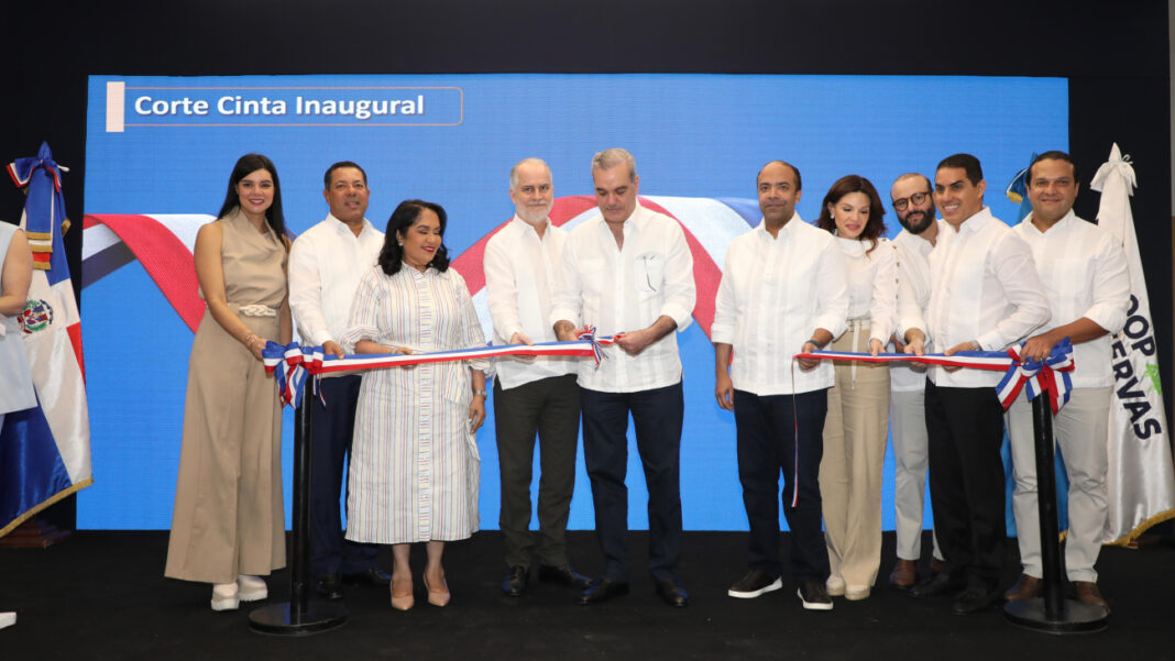 Presidente Luis Abinader inaugura el remozado Polideportivo Tony Barreiro, el Museo del Deporte y el Club Bameso