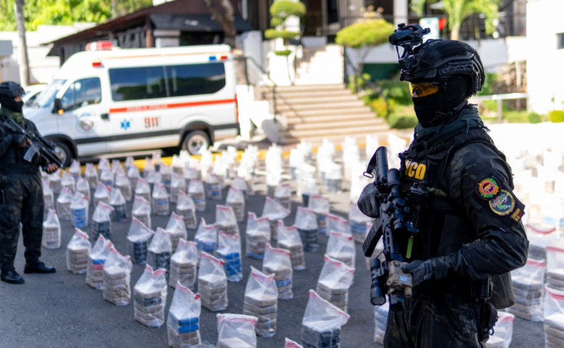 Decomisan más de 1.5 toneladas de cocaína en costas de Baní