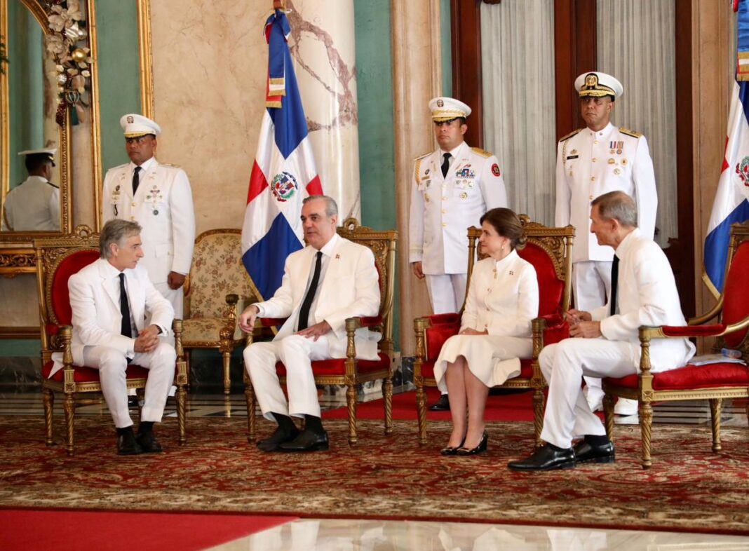 Siete nuevos embajadores presentan sus cartas credenciales al presidente Abinader