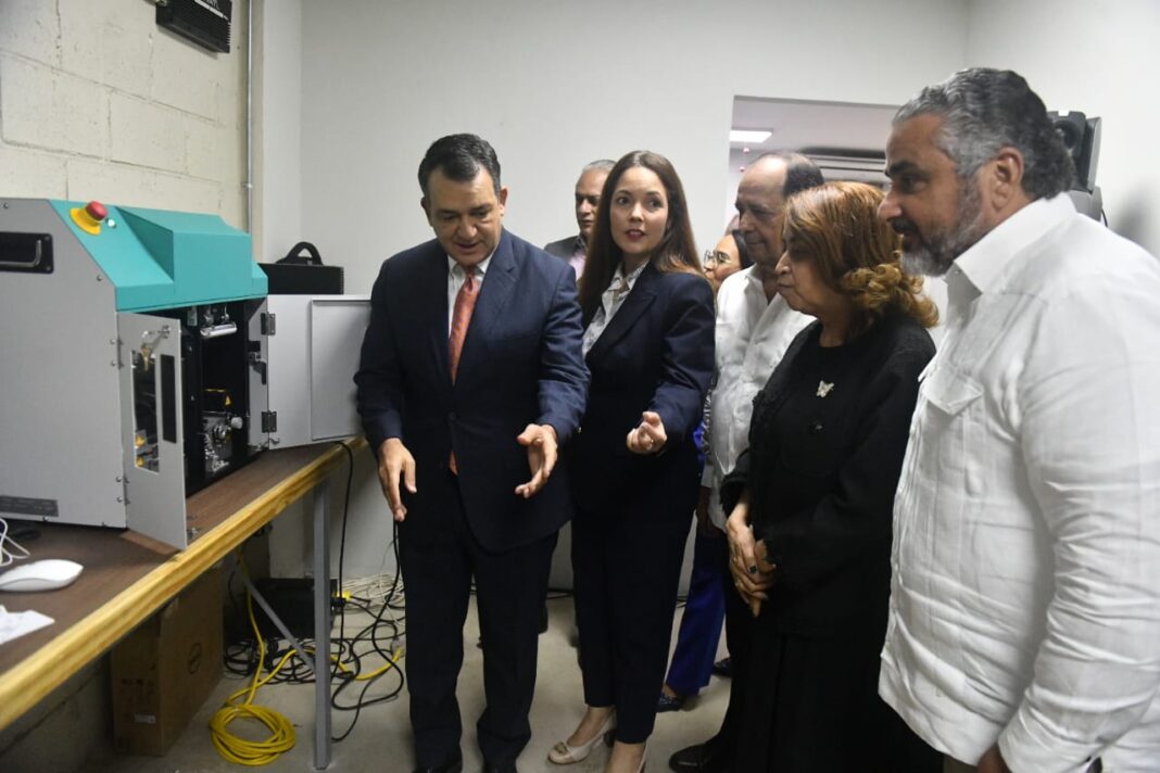 Llegan los primeros equipos para la nueva cédula y la JCE inicia su preparación técnica