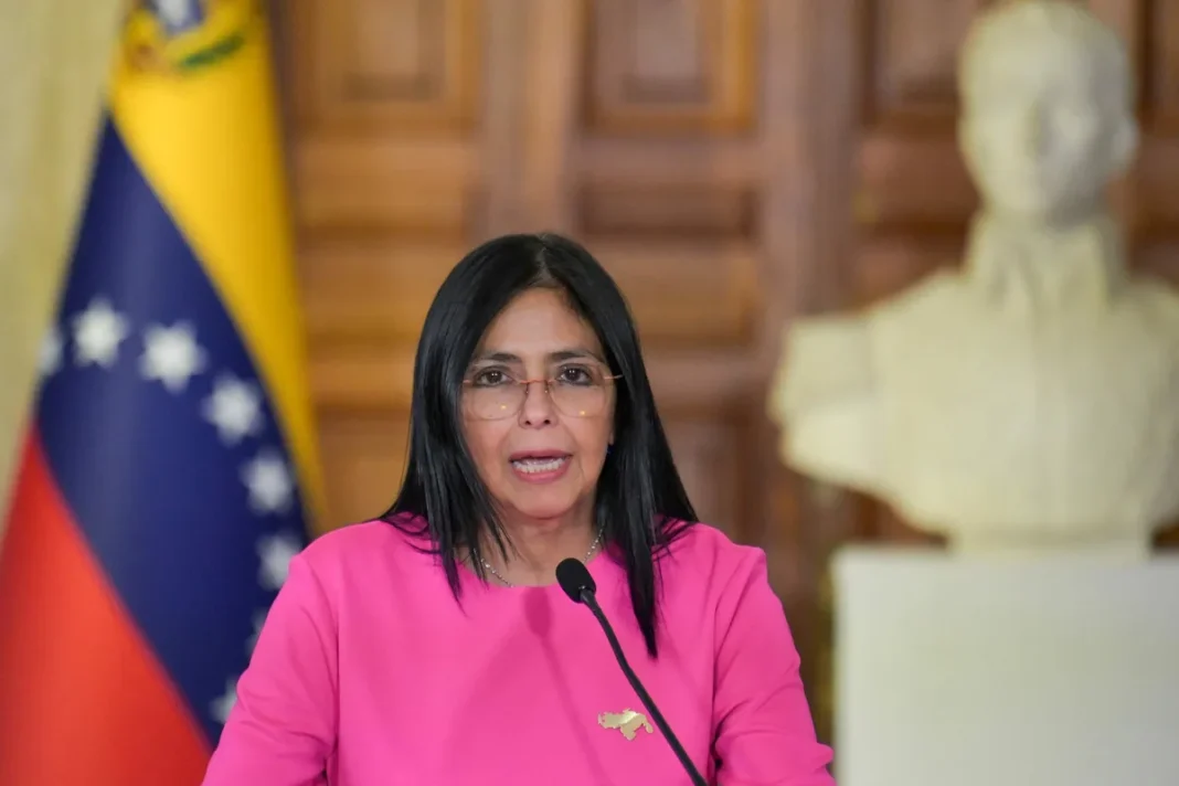 Delcy Rodríguez jura como presidenta de Venezuela y califica de “héroe” a Nicolás Maduro