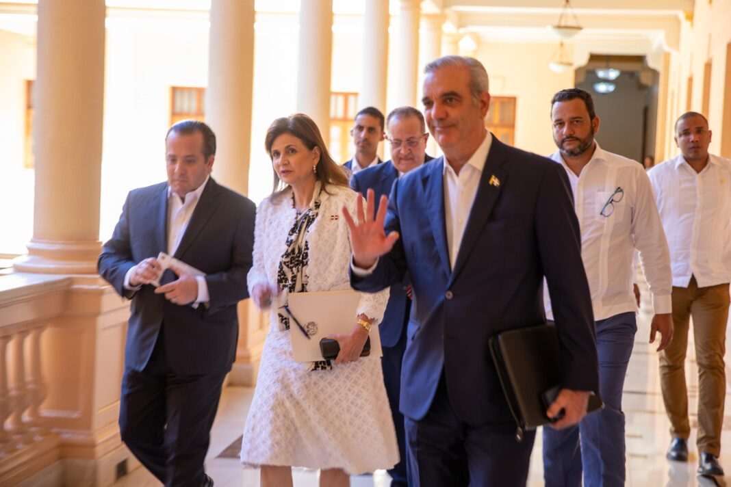 Abinader encabeza Consejo de Ministros para evaluar avances de Meta RD 2036