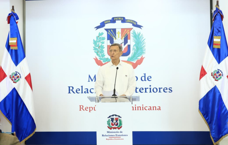 Gobierno controlará directamente finanzas de servicios consulares