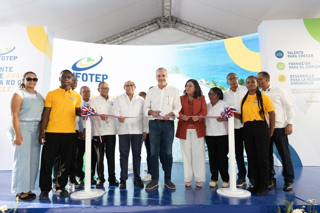 Abinader inaugura centro de formación técnico profesional en Barahona