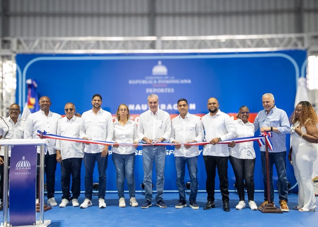 Gobierno entrega techado multiuso en El Carril, Bajos de Haina, con inversión de RD$29 millones