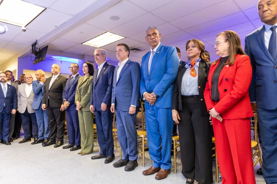 Pasaporte Electrónico dominicano llega a Nueva York, Nueva Jersey y Boston con entrega oficial de Luis Abinader