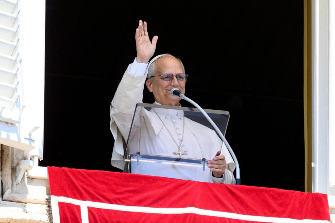El papa León XIV reaparece en público para rezar el Ángelus tras cirugía de pulmón El papa León XIV reaparece en público para rezar el Ángelus tras cirugía de pulmón