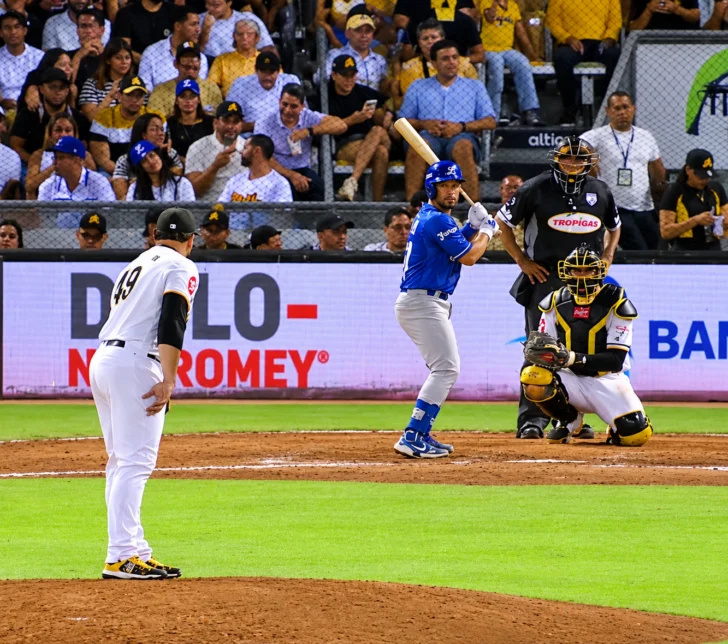 Tigres del Licey vencen 6-2 a las Águilas Cibaeñas en Santiago Tigres del Licey vencen 6-2 a las Águilas Cibaeñas en Santiago