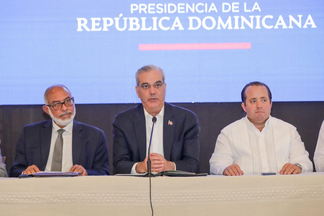 Gobierno destina RD$2,000 millones recuperados de la corrupción a construir 40 instalaciones deportivas Gobierno destina RD$2,000 millones recuperados de la corrupción a construir 40 instalaciones deportivas