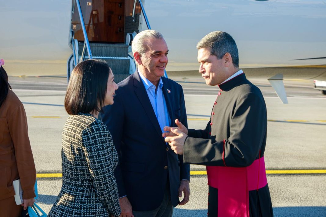 Abinader llega a Roma para reunirse con el papa León XIV y participar en asamblea de la FAO Abinader llega a Roma para reunirse con el papa León XIV y participar en asamblea de la FAO