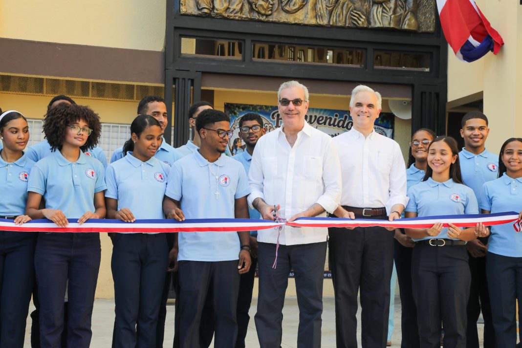 Gobierno invierte más de RD$141 millones en Centro Educativo San Vicente de Paúl, que beneficiará a más de 2,000 estudiantes Gobierno invierte más de RD$141 millones en Centro Educativo San Vicente de Paúl, que beneficiará a más de 2,000 estudiantes