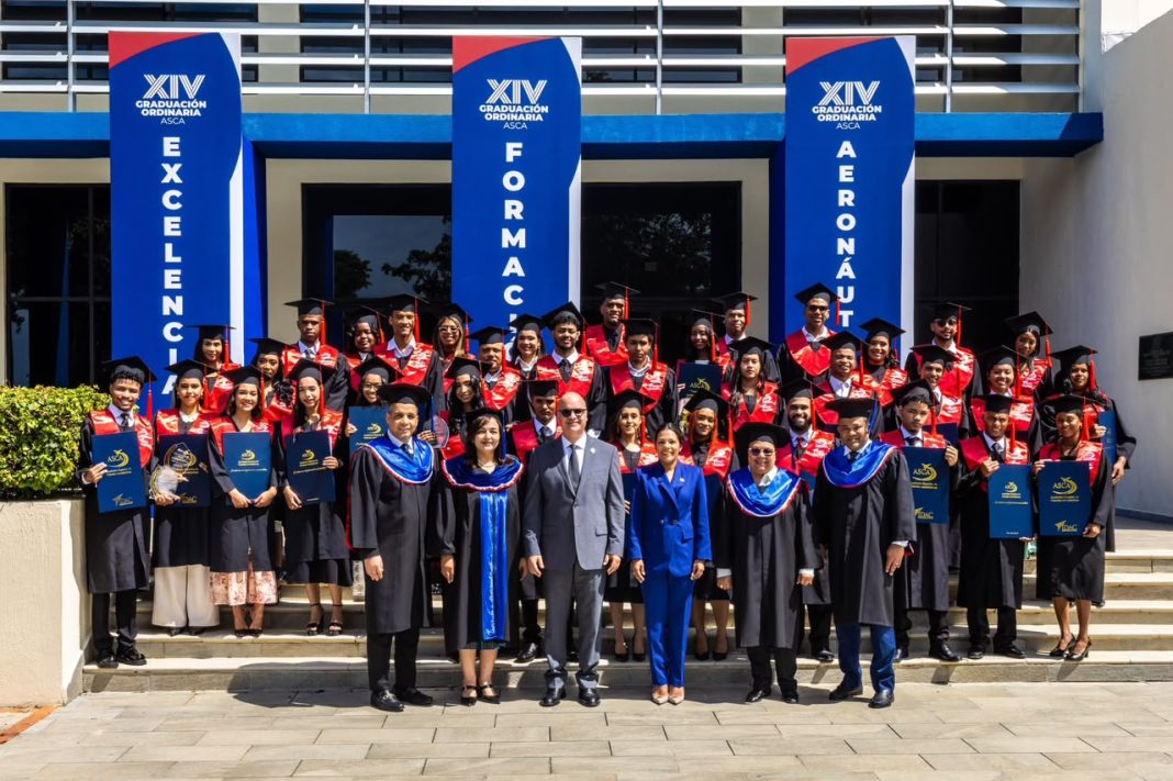 IDAC y ASCA gradúan a 36 nuevos técnicos en Administración Aeronáutica IDAC y ASCA gradúan a 36 nuevos técnicos en Administración Aeronáutica