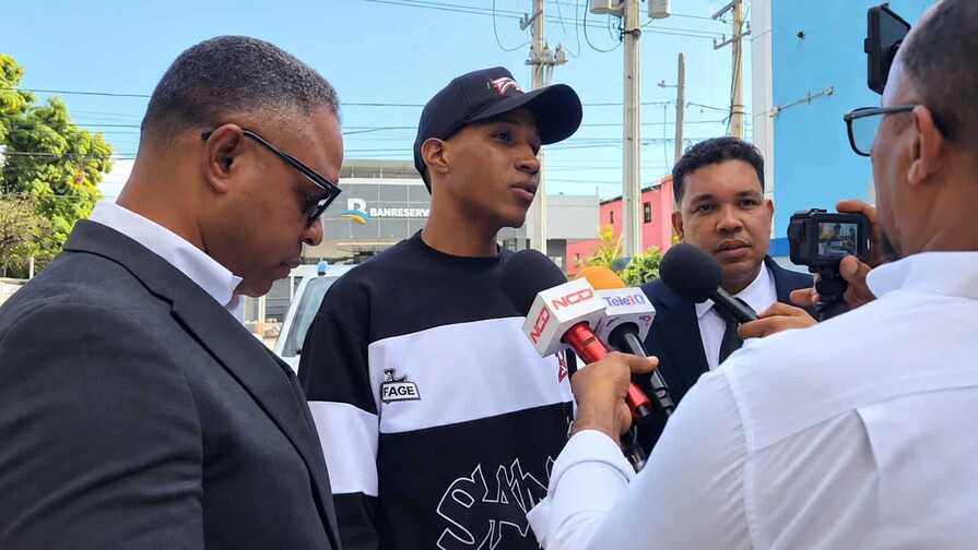 Se entrega joven señalado por presuntamente recibir RD$15,000 en caso de Enmanuel Contreras Se entrega joven señalado por presuntamente recibir RD$15,000 en caso de Enmanuel Contreras
