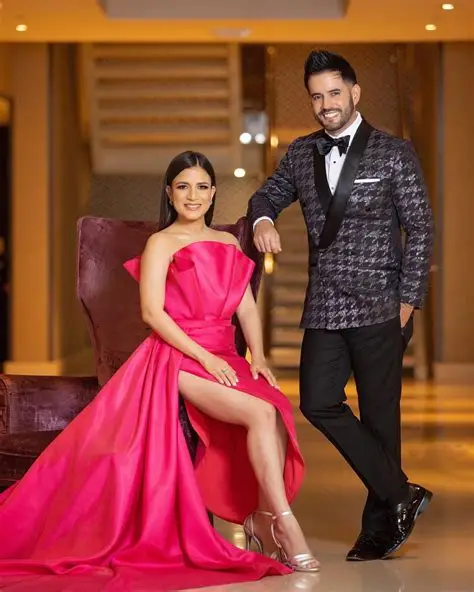 Manny Cruz sorprende a su esposa con anillos de compromiso 11 años después de su boda Manny Cruz sorprende a su esposa con anillos de compromiso 11 años después de su boda